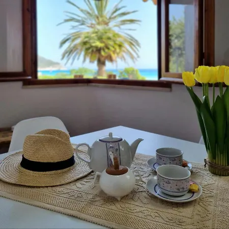 Graziosa Villetta Vista Mare Solanas (Cagliari)